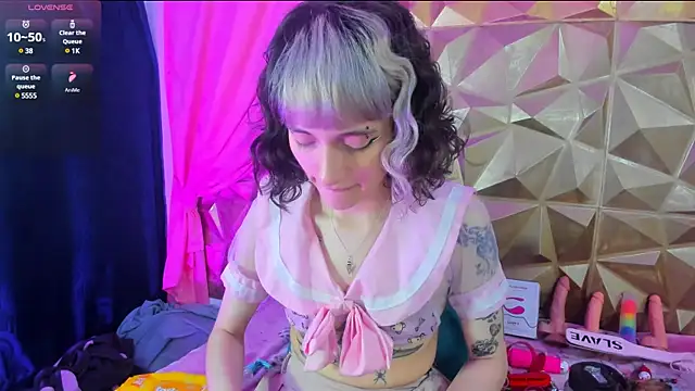 Snapshot of neeko_princes chatting on February 2025 12:16:01 PM neeko princes online show from February 2025 12:16:01 PM