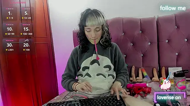 Snapshot of neeko_princes chatting on October 2025 12:15:02 PM neeko princes online show from October 2025 12:15:02 PM