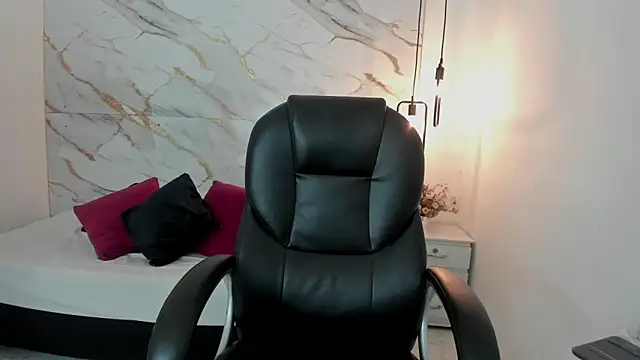 pretty ariiel online show from December 2025 11:32:01 AM