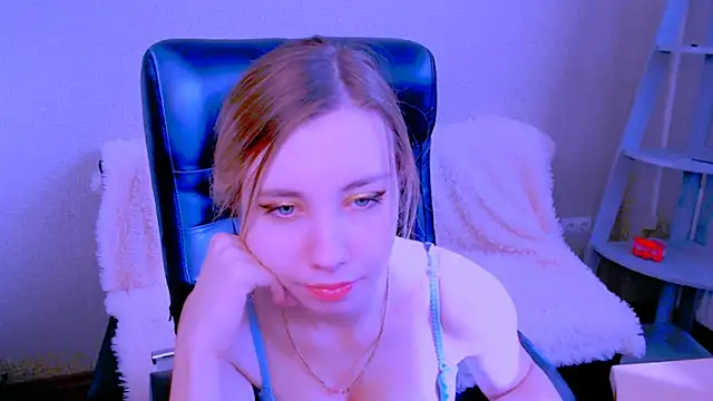 Snapshot of AliceFire_ chatting on November 2025 08:51:01 AM AliceFire online show from November 2025 08:51:01 AM