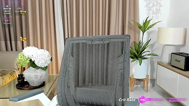 Snapshot of _Joliie_ chatting on June 2026 07:30:01 AM Joliie online show from June 2026 07:30:01 AM