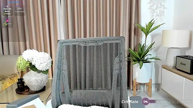 Snapshot of _Joliie_ chatting on June 2026 02:20:02 AM Joliie online show from June 2026 02:20:02 AM