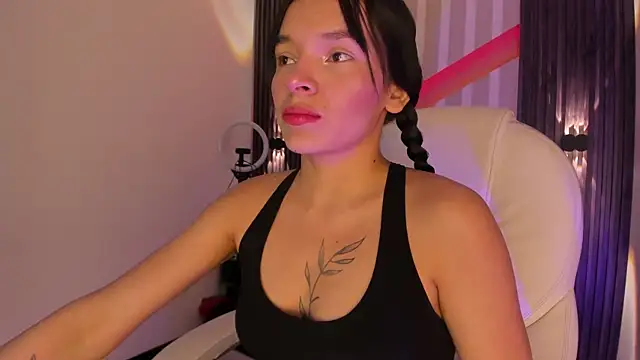 Snapshot of _shantal_smith chatting on June 2026 01:17:02 AM shantal smith online show from June 2026 01:17:02 AM