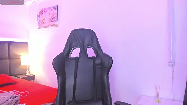 Snapshot of Megan_Miles02 chatting on November 2025 08:57:02 PM Megan Miles02 online show from November 2025 08:57:02 PM