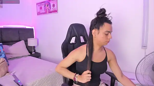 Snapshot of Megan_Miles02 chatting on November 2025 09:59:01 PM Megan Miles02 online show from November 2025 09:59:01 PM