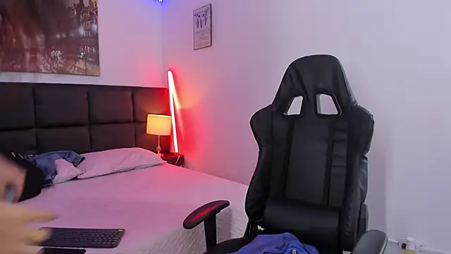 Snapshot of Megan_Miles02 chatting on March 2025 02:27:01 AM Megan Miles02 online show from March 2025 02:27:01 AM