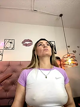 Snapshot of antonella87 chatting on September 2025 09:18:01 PM antonella87 online show from September 2025 09:18:01 PM