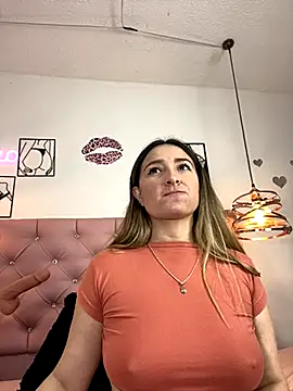 Snapshot of antonella87 chatting on October 2025 10:44:01 PM antonella87 online show from October 2025 10:44:01 PM