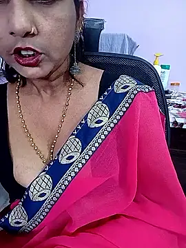 Snapshot of reemacouple007 chatting on May 2026 05:52:01 PM reemacouple007 online show from May 2026 05:52:01 PM