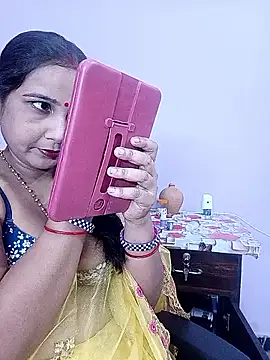 Snapshot of reemacouple007 chatting on May 2026 06:27:02 PM reemacouple007 online show from May 2026 06:27:02 PM