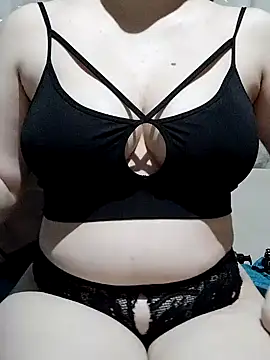 Snapshot of Elaa_Su chatting on December 2024 08:33:01 PM Elaa Su online show from December 2024 08:33:01 PM