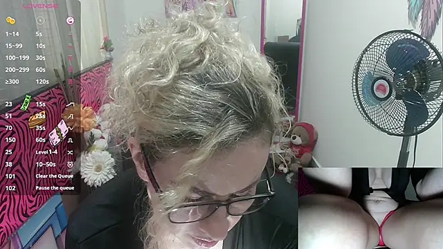 ViickySexy online show from December 2025 07:59:01 PM