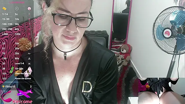 ViickySexy online show from November 2025 07:50:01 PM