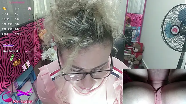 ViickySexy online show from November 2025 07:58:01 PM