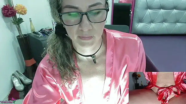 Snapshot of ViickySexy chatting on January 2025 11:03:01 PM ViickySexy online show from January 2025 11:03:01 PM