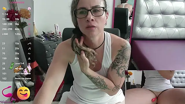 Snapshot of ViickySexy chatting on February 2025 07:33:02 PM ViickySexy online show from February 2025 07:33:02 PM