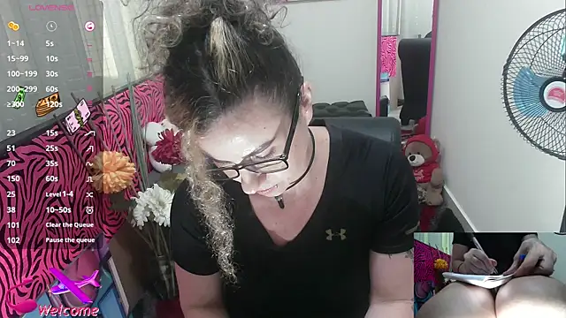 Snapshot of ViickySexy chatting on October 2025 07:37:01 PM ViickySexy online show from October 2025 07:37:01 PM