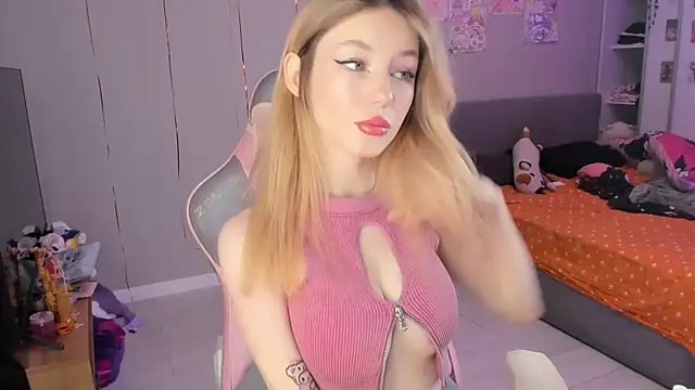Snapshot of Aliceblush chatting on March 2025 03:28:02 PM Aliceblush online show from March 2025 03:28:02 PM