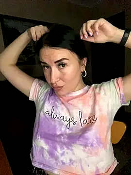 Roxana Bell online show from October 2025 05:00:02 PM