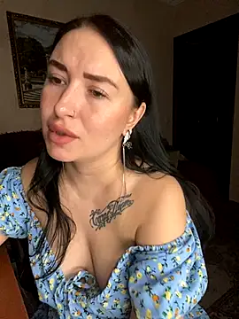 Roxana Bell online show from November 2025 07:07:01 PM