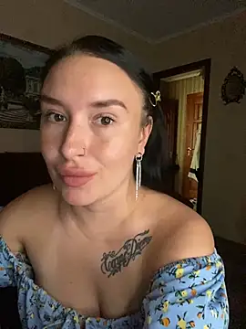Snapshot of Roxana_Bell chatting on June 2026 11:41:02 AM Roxana Bell online show from June 2026 11:41:02 AM