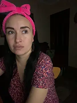 Snapshot of Roxana_Bell chatting on February 2026 07:57:02 PM Roxana Bell online show from February 2026 07:57:02 PM