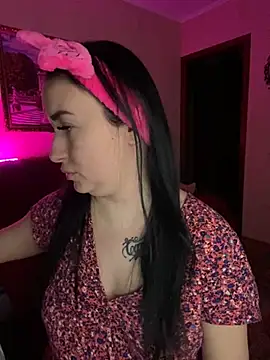 Roxana Bell online show from February 2025 03:20:01 PM