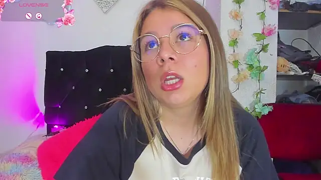 little tifanny82 online show from February 2025 02:38:01 PM