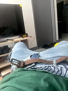 Snapshot of liluxxx32 chatting on December 2025 11:44:02 AM liluxxx32 online show from December 2025 11:44:02 AM