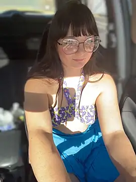 urpuppymoon online show from February 2026 07:38:01 PM