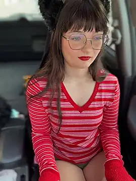 urpuppymoon online show from February 2026 07:25:01 PM