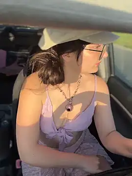 urpuppymoon online show from April 2026 10:38:01 PM