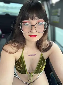 urpuppymoon online show from April 2026 10:07:01 PM