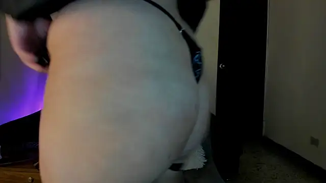 liily moore online show from November 2025 07:12:01 AM