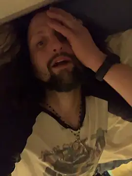 Snapshot of BobbyQ29 chatting on December 2025 04:25:01 AM BobbyQ29 online show from December 2025 04:25:01 AM