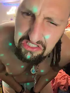 Snapshot of BobbyQ29 chatting on November 2025 04:46:02 AM BobbyQ29 online show from November 2025 04:46:02 AM