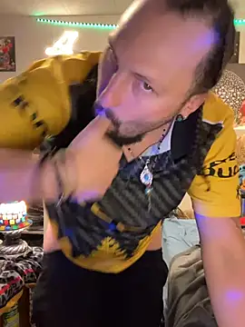 Snapshot of BobbyQ29 chatting on November 2025 11:27:01 PM BobbyQ29 online show from November 2025 11:27:01 PM