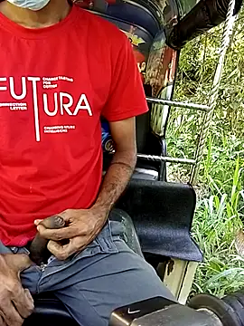 DulajThushara2468 online show from December 2025 03:28:02 AM