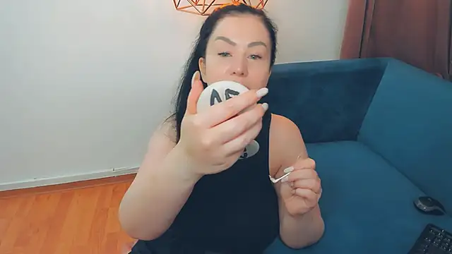 LayaFlow online show from May 2026 07:56:01 AM