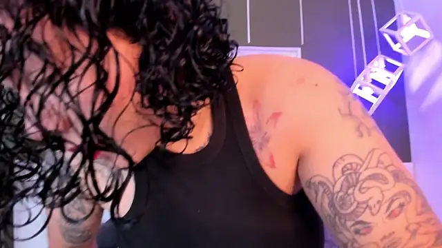 Snapshot of Alexxxholy chatting on February 2025 01:44:02 PM Alexxxholy online show from February 2025 01:44:02 PM