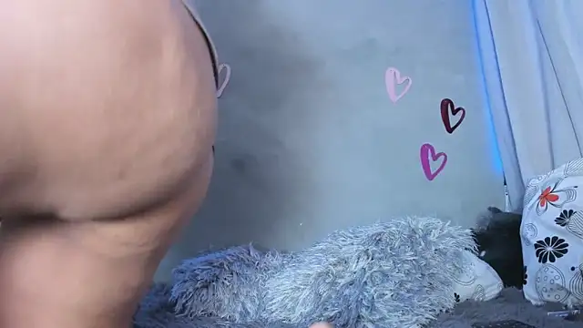 Alexxxholy online show from March 2026 12:32:01 PM