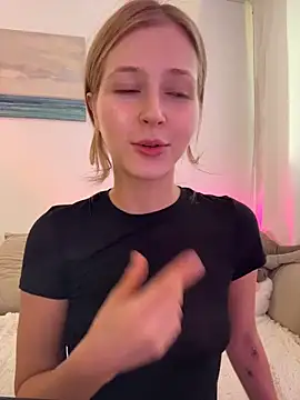 LunaRase online show from November 2025 12:09:01 PM