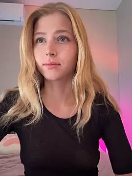 LunaRase online show from March 2026 09:27:01 AM