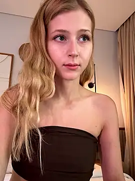 LunaRase online show from January 2026 06:17:01 AM