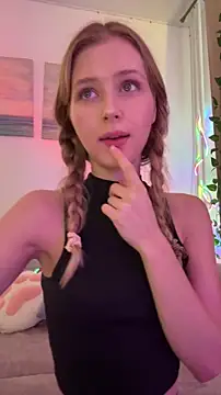 LunaRase online show from October 2025 11:00:02 AM