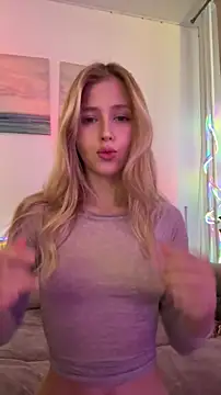 LunaRase online show from October 2025 09:30:02 AM