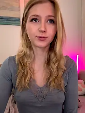 LunaRase online show from December 2025 07:08:01 AM