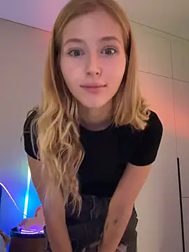 LunaRase online show from April 2026 04:41:01 AM