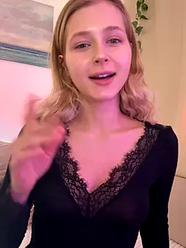 LunaRase online show from October 2025 11:07:01 AM