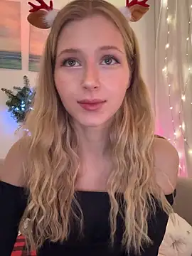 LunaRase online show from December 2025 02:06:02 PM